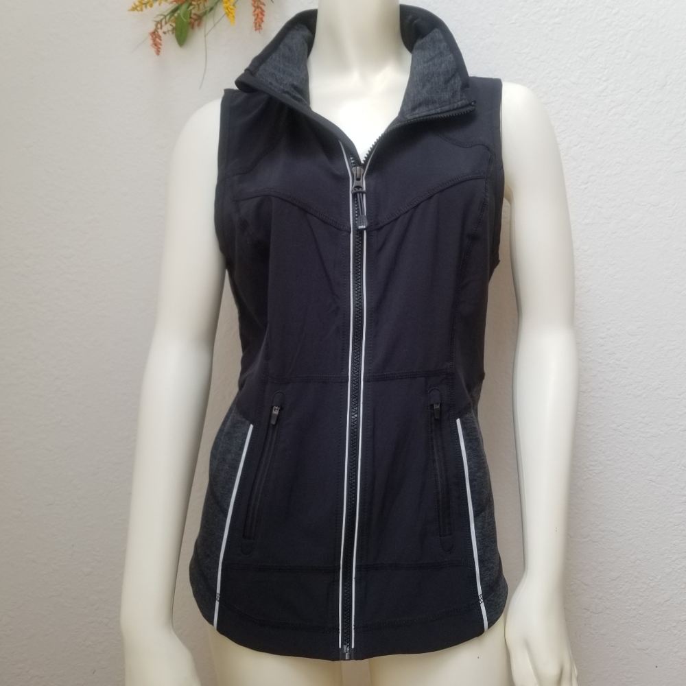 Zella Momentum Reflective Lightweight Running Vest